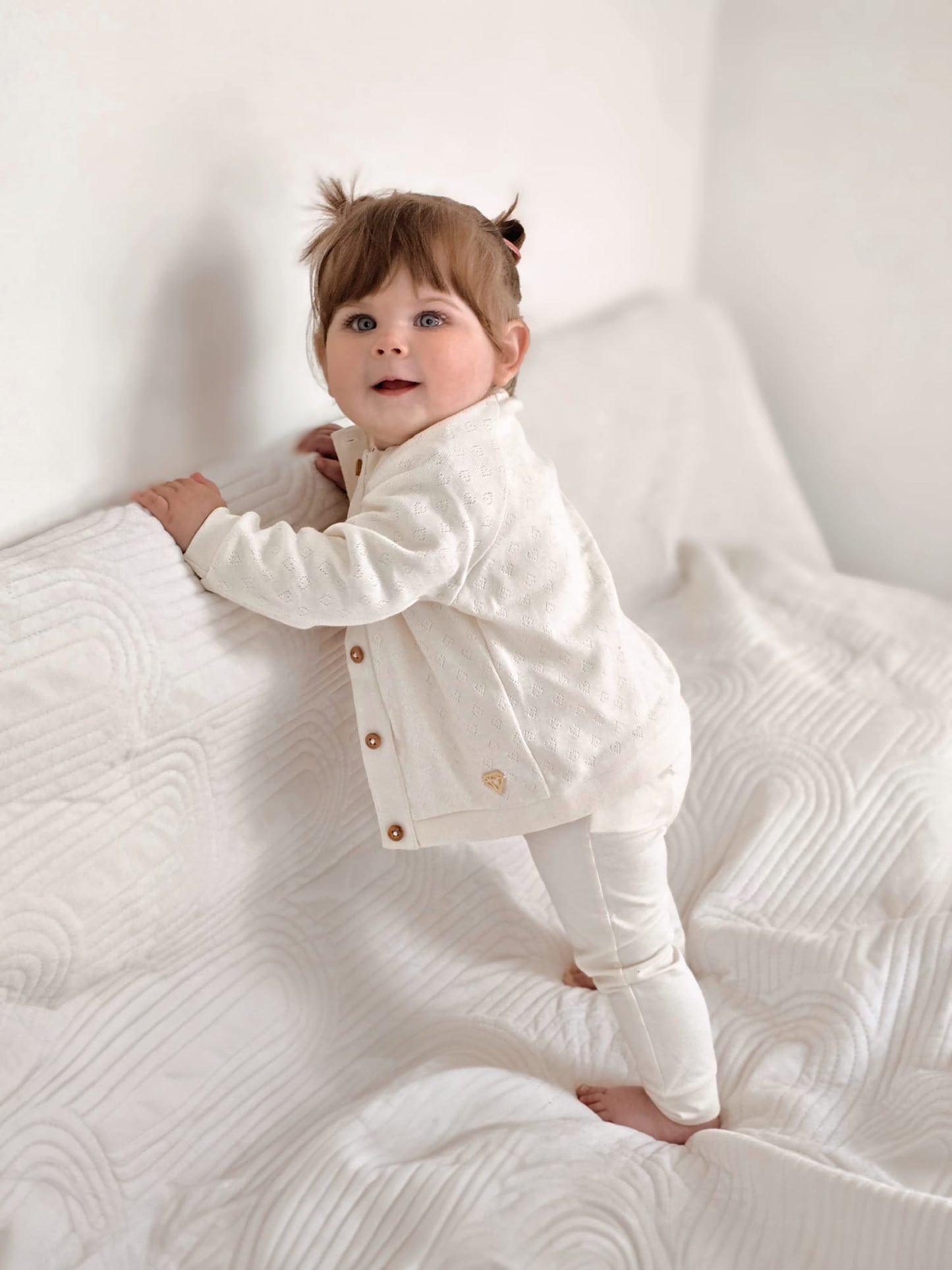 Little Chic Baby vestje ajour